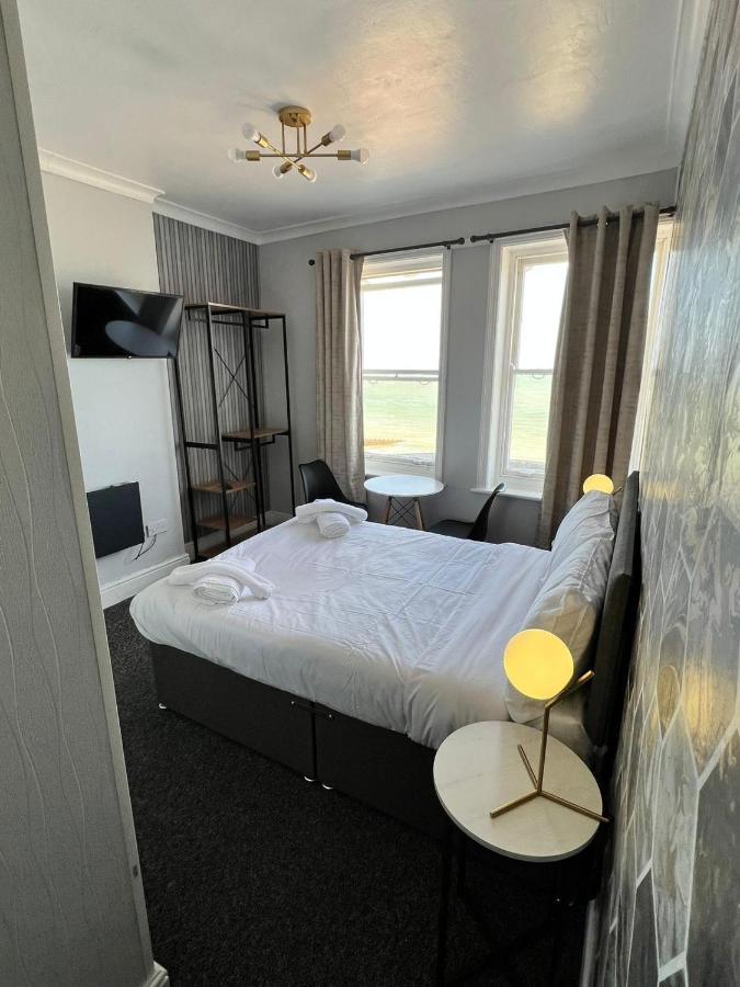 Oyo Marine Parade Hotel, Eastbourne Pier Kültér fotó