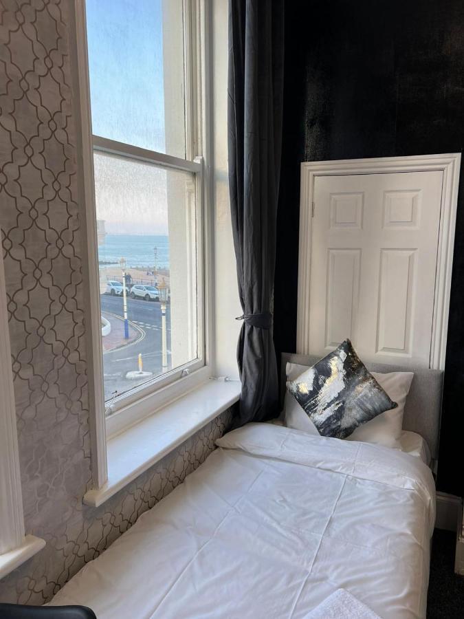 Oyo Marine Parade Hotel, Eastbourne Pier Kültér fotó
