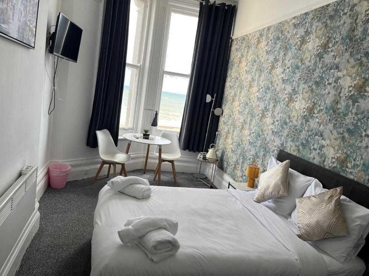 Oyo Marine Parade Hotel, Eastbourne Pier Kültér fotó