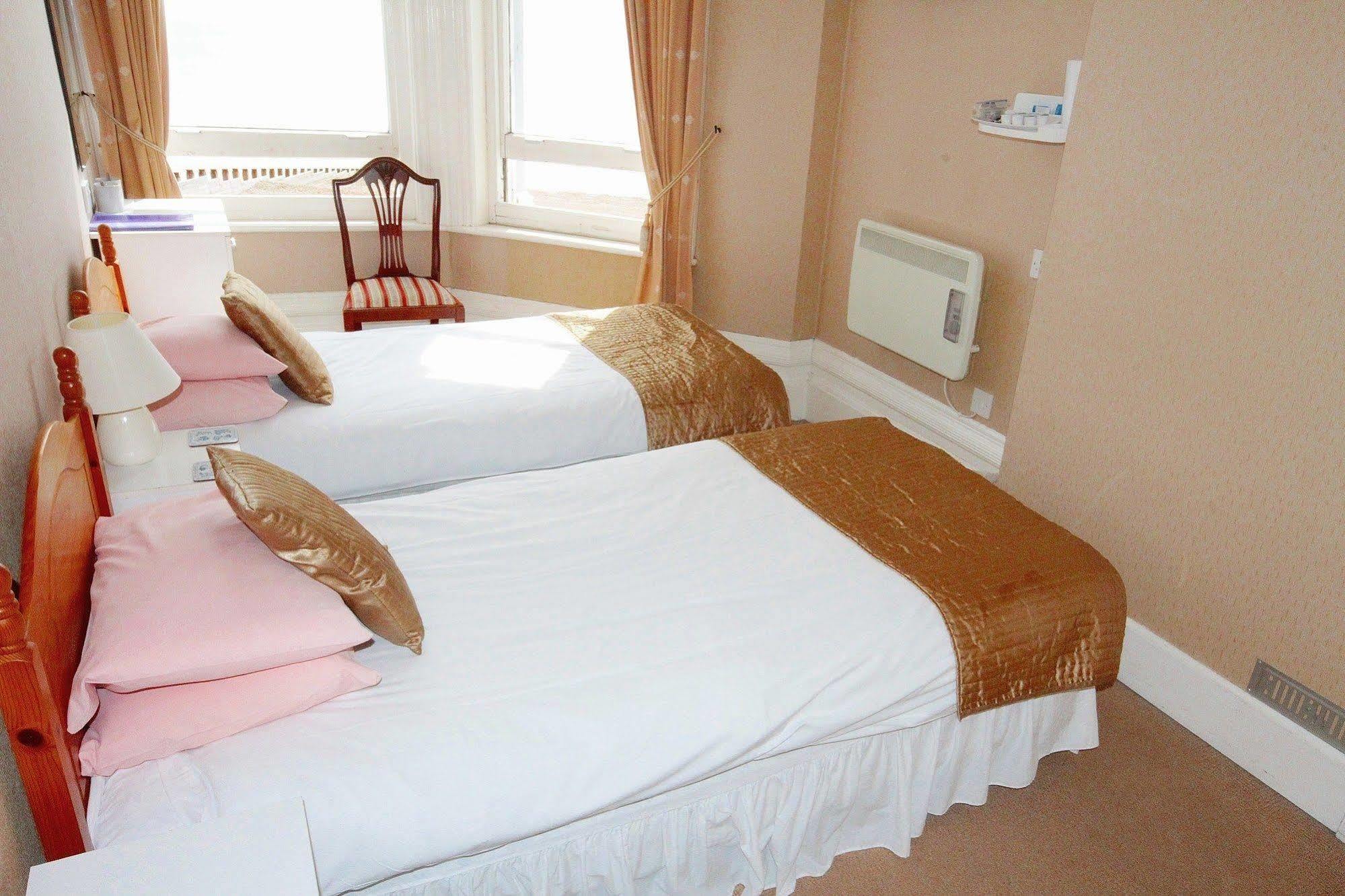 Oyo Marine Parade Hotel, Eastbourne Pier Kültér fotó